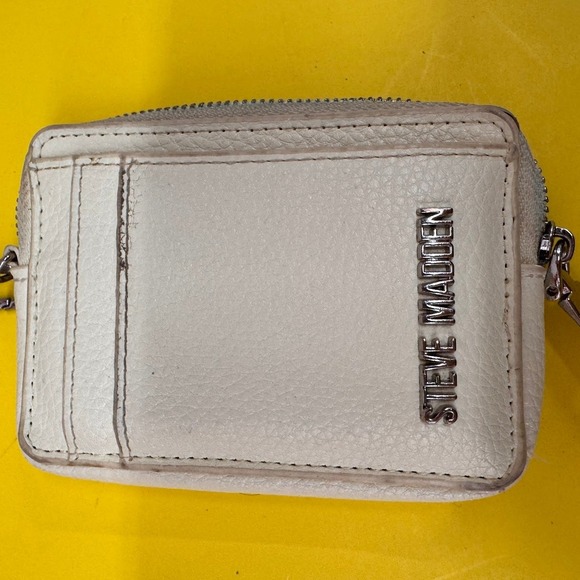 Steve Madden Cream Pebbled Faux Leather Zip Around Wristlet Wallet Card Holder - Picture 2 of 9